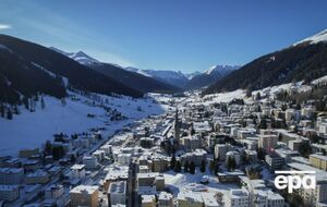 У низці країн, зокрема в Нідерландах, через сильні снігопади скасували авіарейси