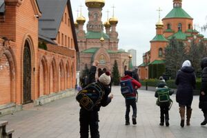 У підпільній школі навчається приблизно 60 дітей