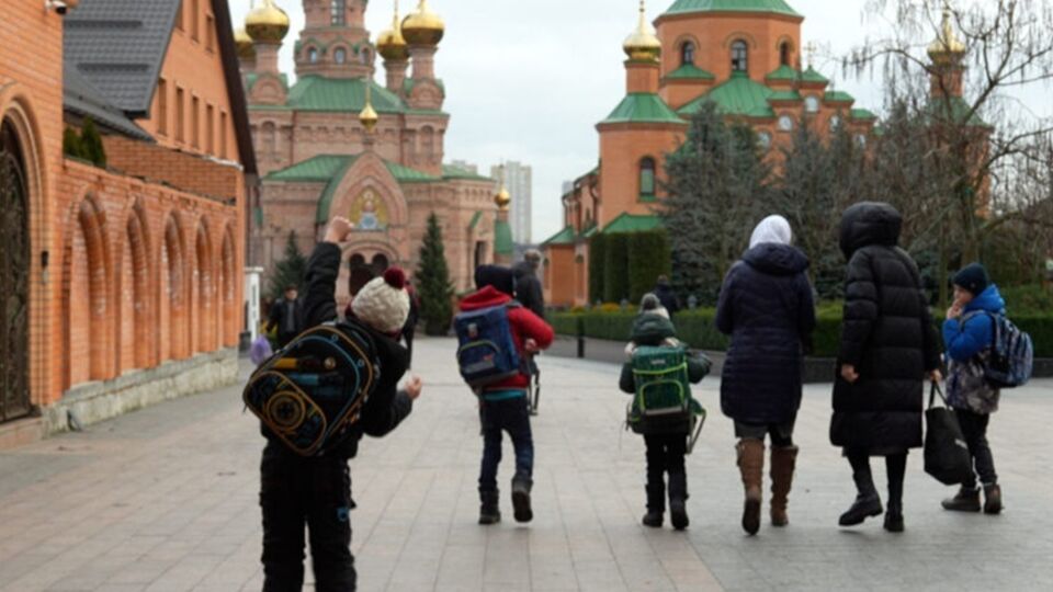 У підпільній школі навчається приблизно 60 дітей