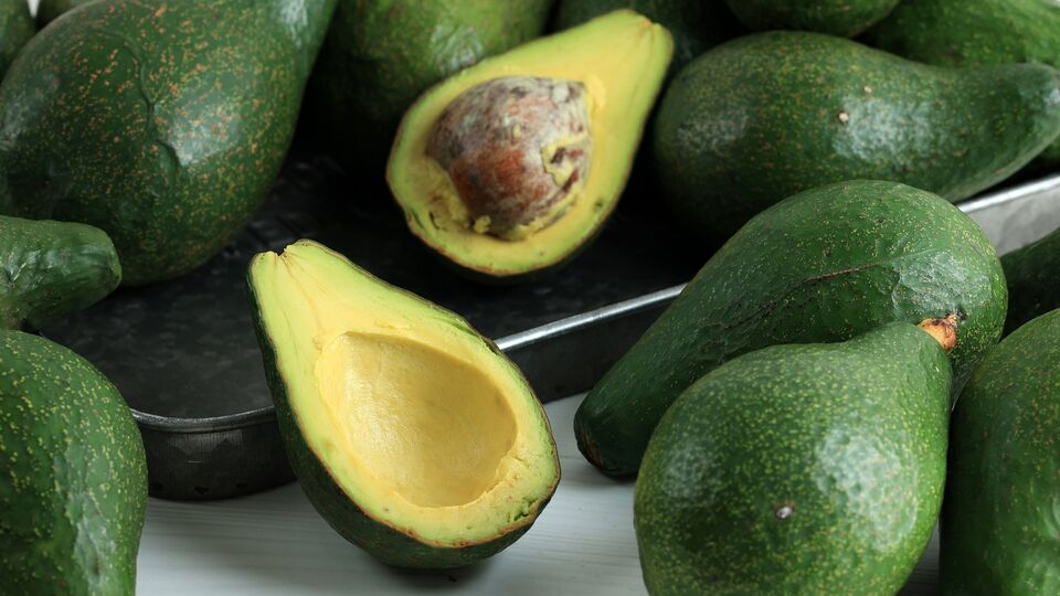 Авокадо выделяет этилен