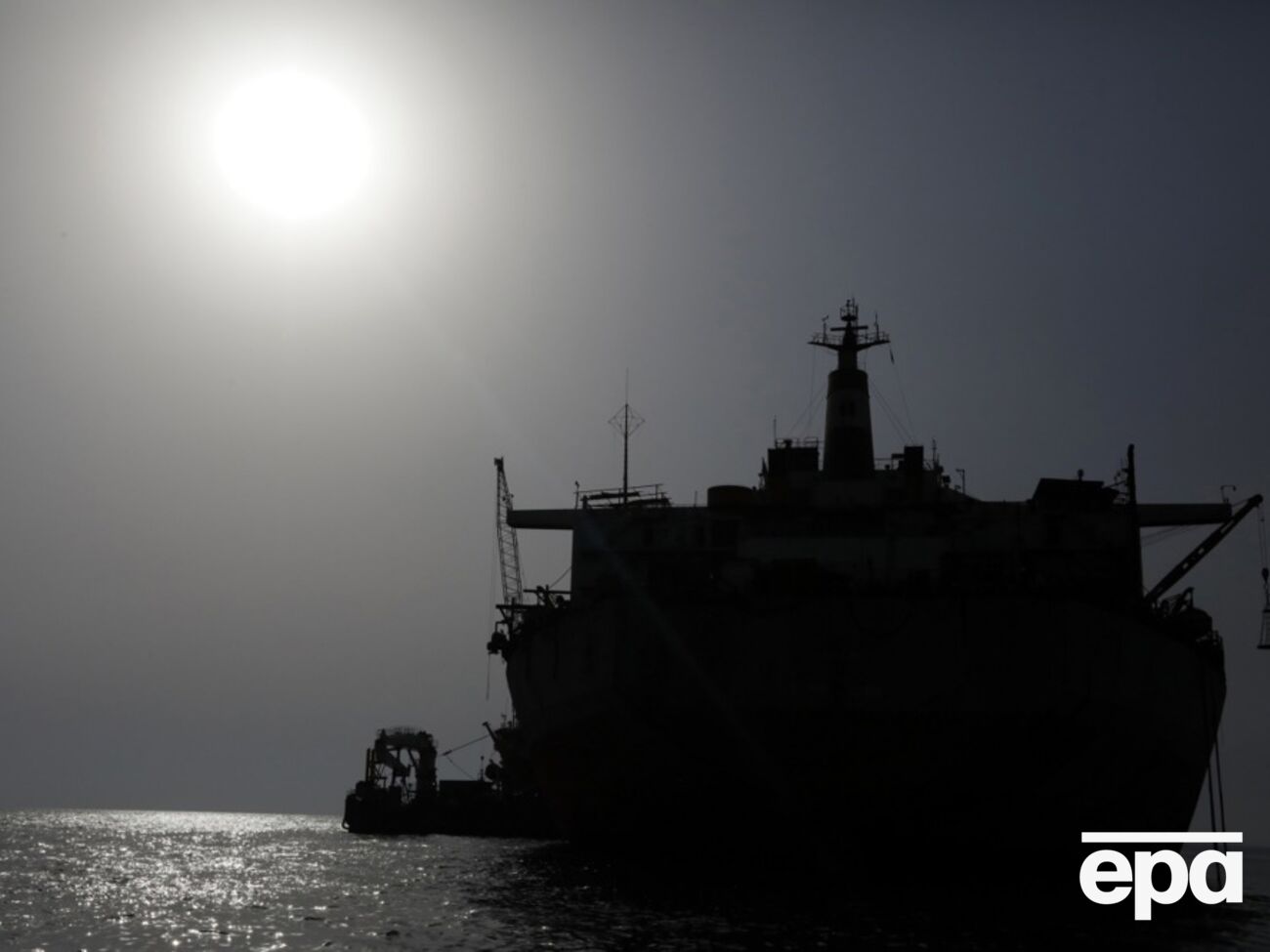 Marinera плывет на северо-восток в Атлантическом океане