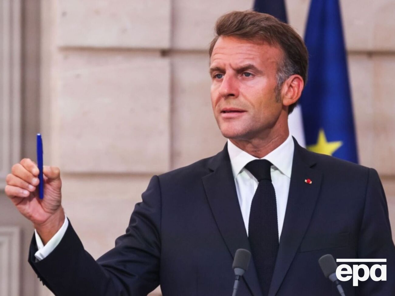 Макрон подчеркнул, что мир в Украине не должен выглядеть как ее капитуляция