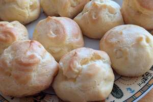 Охолоджені профітролі наповніть заварним кремом