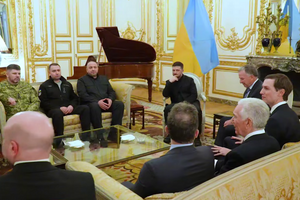 Другий день переговорів у Парижі присвятили безпеці й миру для України