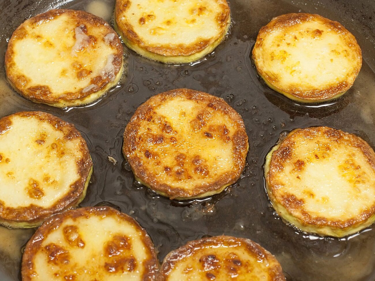 Для сырников по этому рецепту возьмите 500 г творога