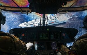 Британская армия помогла задержать судно в Атлантическом океане