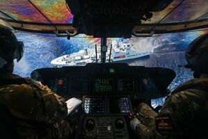 Британська армія допомогла затримати судно в Атлантичному океані