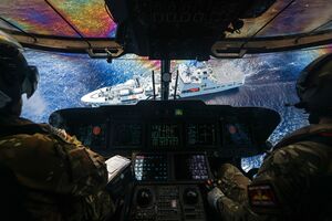 Британская армия помогла задержать судно в Атлантическом океане