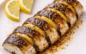 Запекайте рыбу первые 20 минут при 180 °C под фольгой