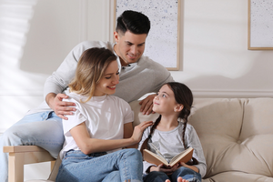 Специалисты советуют создавать положительные воспоминания с помощью традиций, потому что это укрепляет связь между поколениями