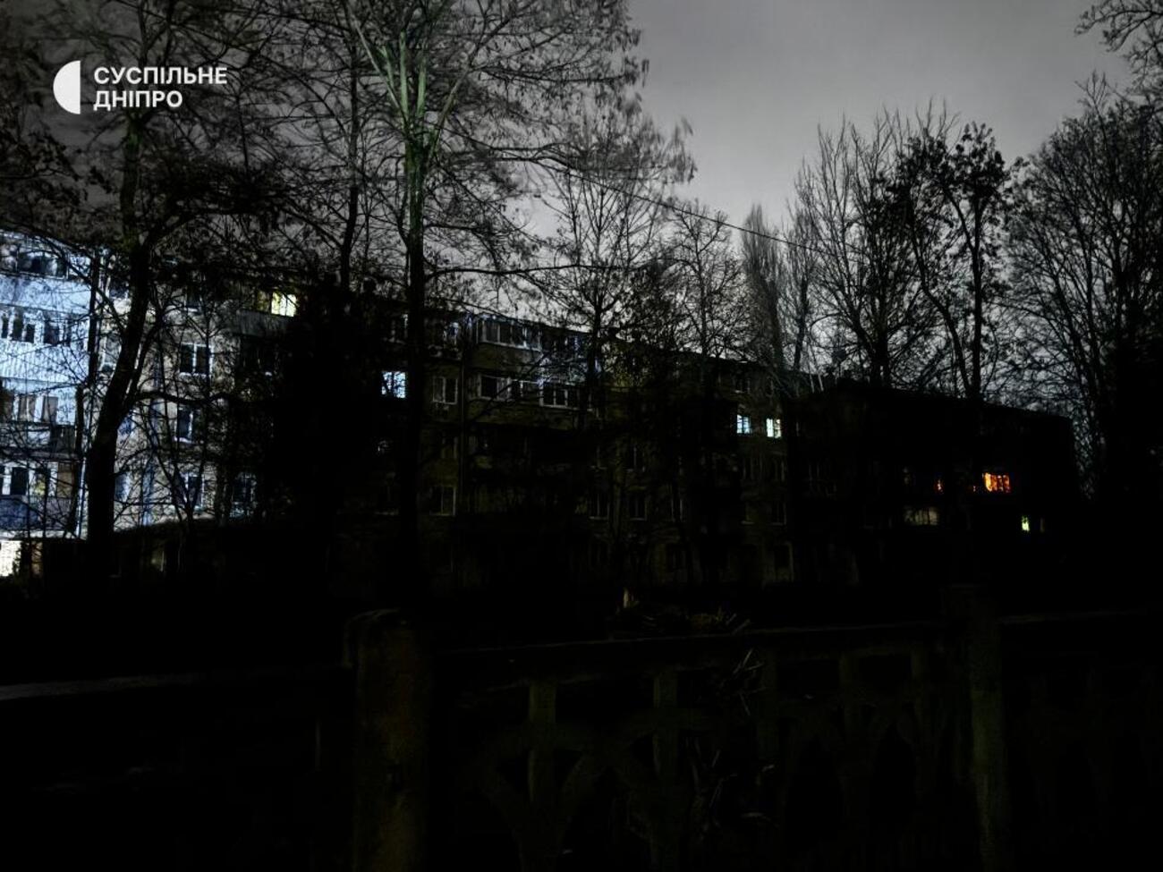 По данным ДТЭК, без света в Днепропетровской области остается около 600 тыс. абонентов