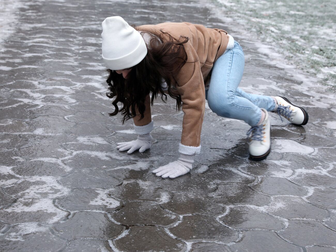 Метод працює завдяки тому, що спирт знежирює поверхню, після чого вона стає шорсткою