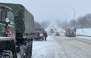 Непогода существенно усложнила движение транспорта на дорогах в Украине