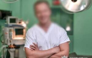 Прокуратура підозрює 34-річного пластичного хірурга в неналежному виконанні професійних обов'язків