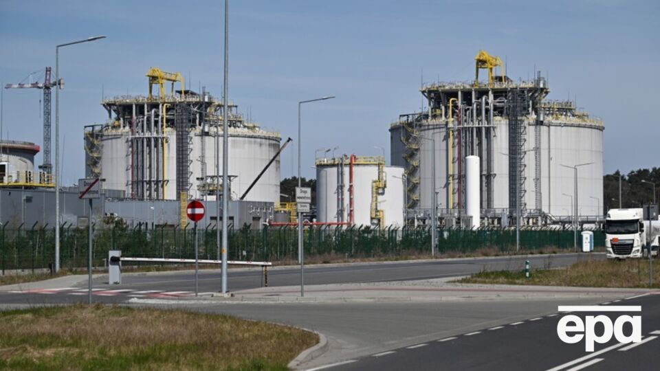 ЕС сокращает трубопроводные поставки из РФ, но наращивает поставки СПГ