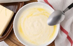 Кашу в конце нужно посолить и посахарить