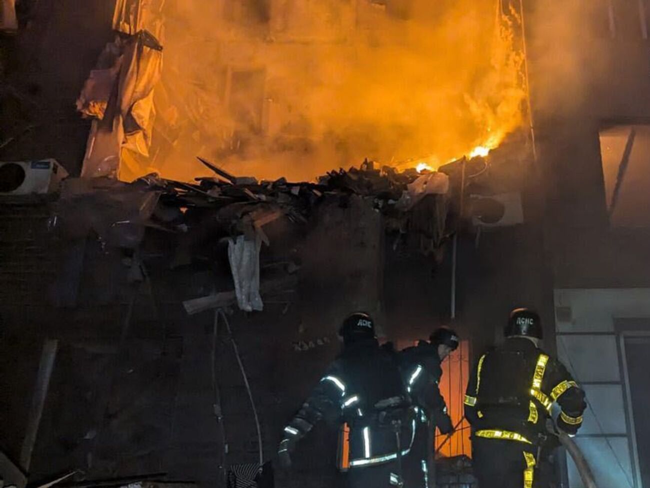 Унаслідок ракетного удару РФ у Кривому Розі пошкоджено 29 багатоквартирних будинків, повідомляли в ДСНС