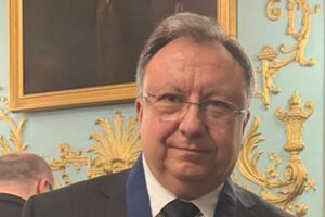Слышал я ночью этот "Орешник". Два взрыва входа в атмосферу и шесть взрывов подряд