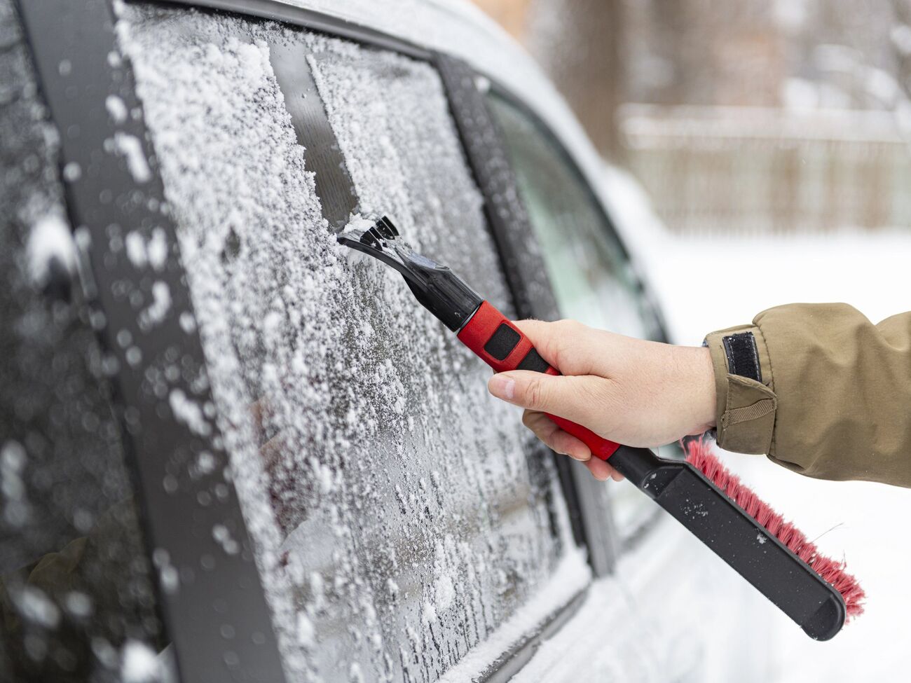 Перед тим як залишити машину на тривалий час на морозі, потрібно вирівняти температуру
