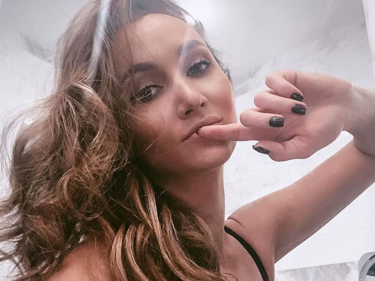 Ризатдинова говорила, что ей предлагали миллионы долларов за то, чтобы она стала эскортницей