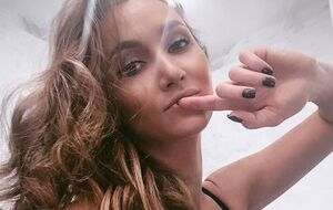 Ризатдинова говорила, что ей предлагали миллионы долларов за то, чтобы она стала эскортницей