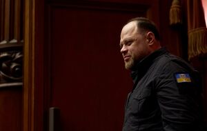 По словам Стефанчука, парламент рассмотрит оба заявления об отставке в ближайшее время