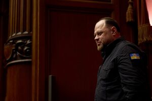 По словам Стефанчука, парламент рассмотрит оба заявления об отставке в ближайшее время