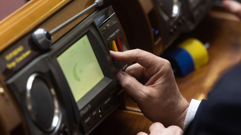 За нардепов залоги внесли адвокат и ряд физических лиц