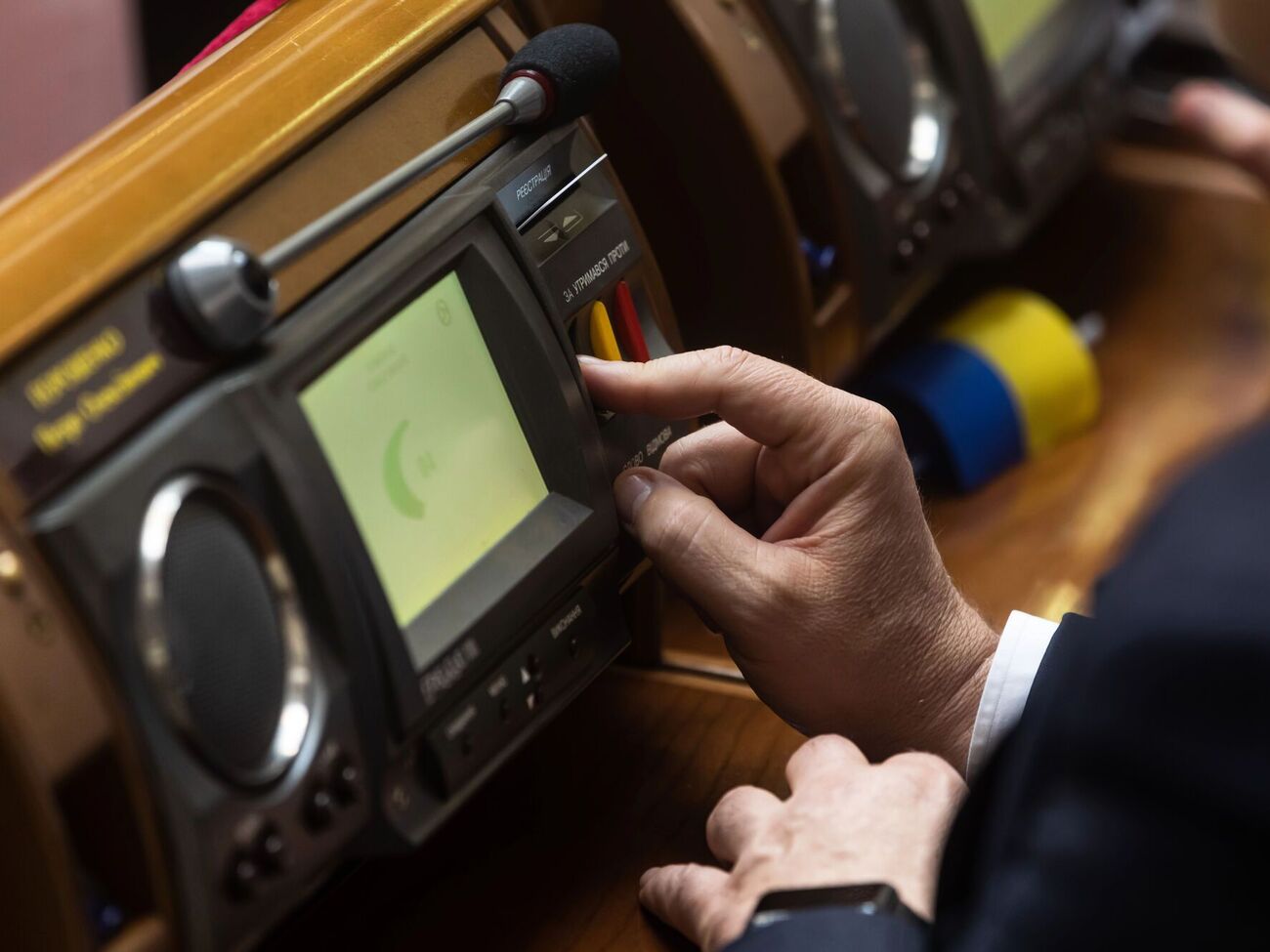 За нардепів застави внесли адвокат і низка фізичних осіб