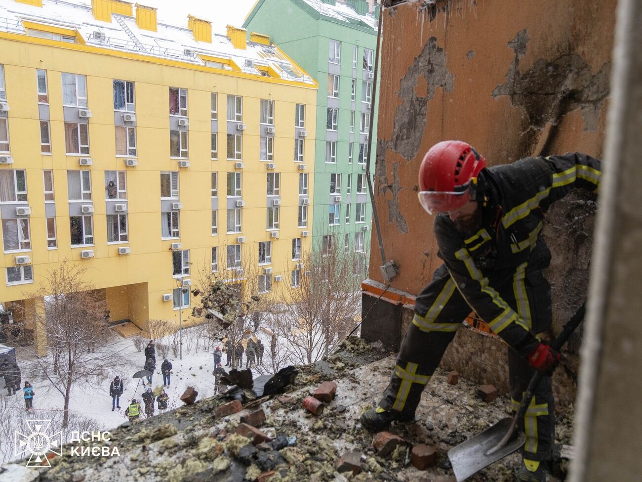 Cпасатели работали с ночи 9 января в нескольких районах Киева, отметили в ГСЧС
