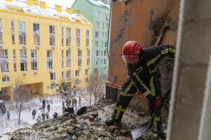 Рятувальники працювали з ночі 9 січня в кількох районах Києва, зазначили у ДСНС