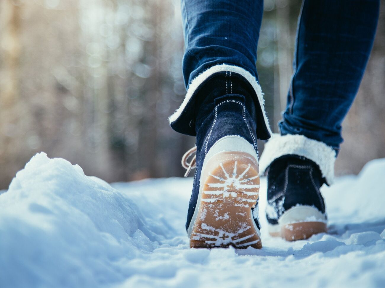 Не купуйте зимове взуття на гладкій підошві – воно сильно ковзатиме