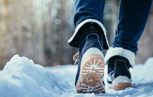 Не купуйте зимове взуття на гладкій підошві – воно сильно ковзатиме