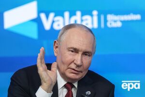 Путін, затинаючись і нервово смикаючи ногами, знову поскаржився, що Росію "надули"