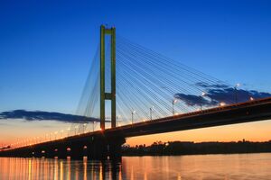 Росіяни вдруге за день атакували Південний міст у Києві, є пошкодження