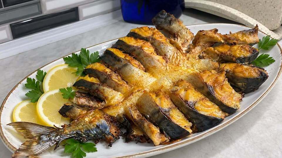 Запеките скумбрию в этом маринаде – и она станет любимой. Рецепт очень вкусной рыбы
