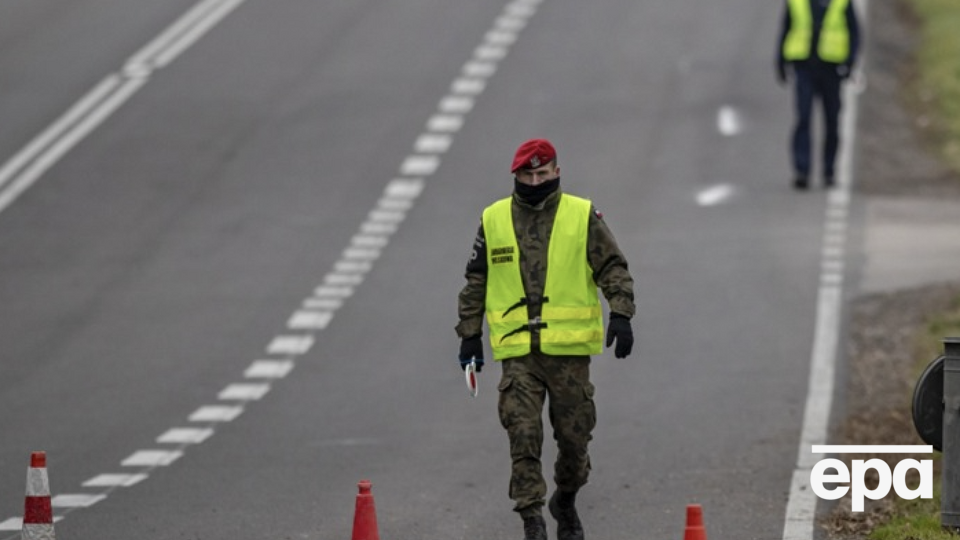 Таємнича посилка у штабі військової поліції. У Польщі госпіталізували людей після її відкриття