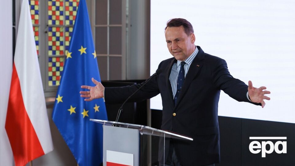 Сикорский с иронией ответил на готовность РФ экспортировать нефть, намекнув, что у нее ее нет