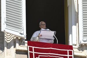 Папі римському проведуть операцію на легені. Що відомо