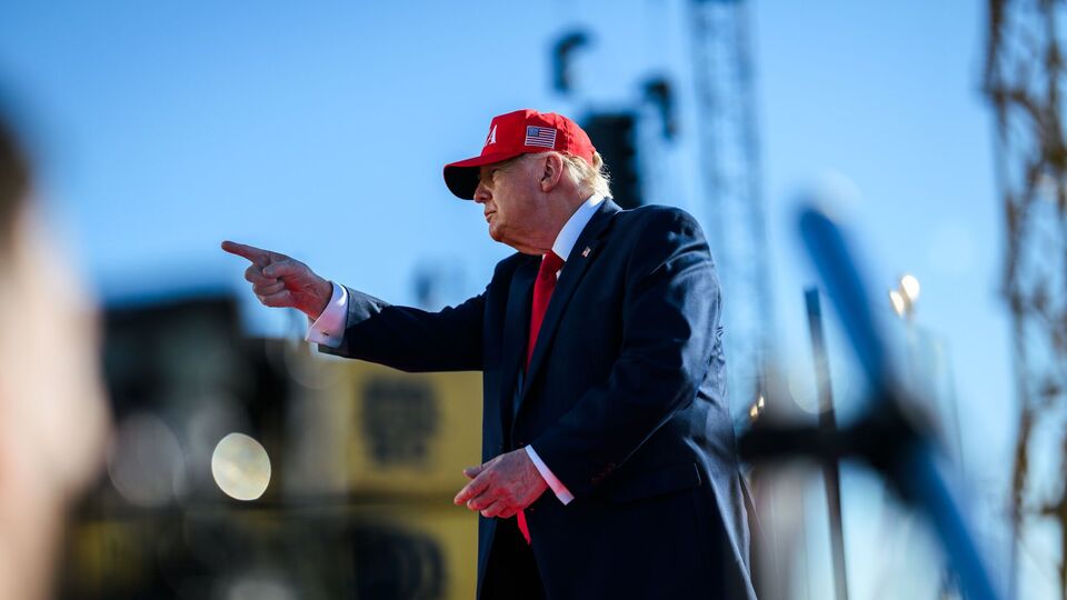 Трамп звинуватив ЄС у придбанні російських енергоносіїв на мільярди доларів. Це дійсно так?