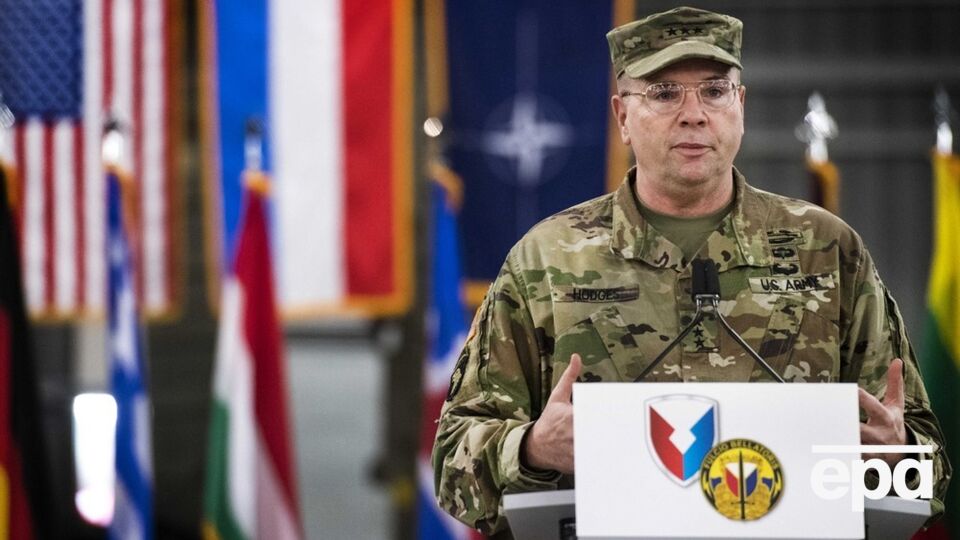 Україна має продовжувати й нарощувати удари по російських НПЗ – екскомандувач сил США в Європі