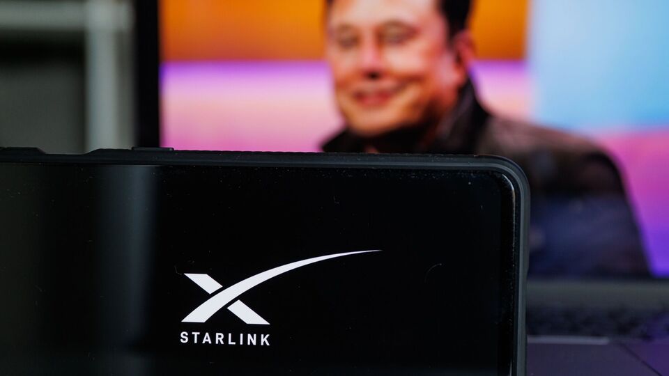 SpaceX обмежила роботу "військового пакету" терміналів Starlink, не попередивши Україну. Що відомо