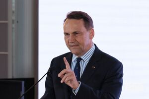 Глава МЗС Польщі публічно звернувся до Маска через обмеження в роботі Starlink в Україні