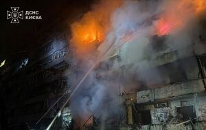 "Кричать і благають про допомогу". У Києві після атаки РФ є загиблі, понад 20 людей постраждали