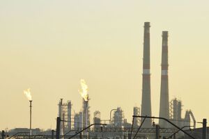 У РФ заявили, що Україна нібито атакувала два російські НПЗ. Офіс президента заперечує