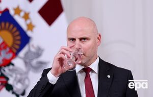 Прем'єр Латвії закликав європейців пити менше пива, щоб допомогти Україні
