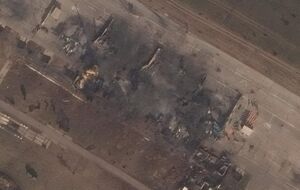 Зеленський показав наслідки удару "Довгим Нептуном" по аеродрому із Су-34. Z-блогери скаржаться на "чавунну дупу"