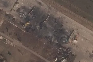 Зеленский показал последствия удара "Длинным Нептуном" по аэродрому с Су-34. Z-блогеры жалуются на "чугунную жопу"
