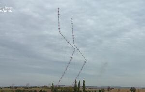 У Чехії підірвали дві найвищі радіовежі країни. Відео