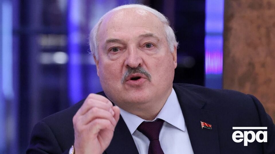 "Автомат, гранаты, пулемет будете иметь". Лукашенко велел расширить "народное ополчение"